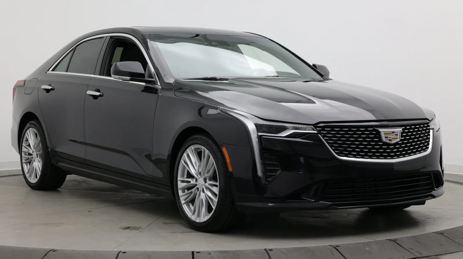 Cadillac CT4 photo 3
