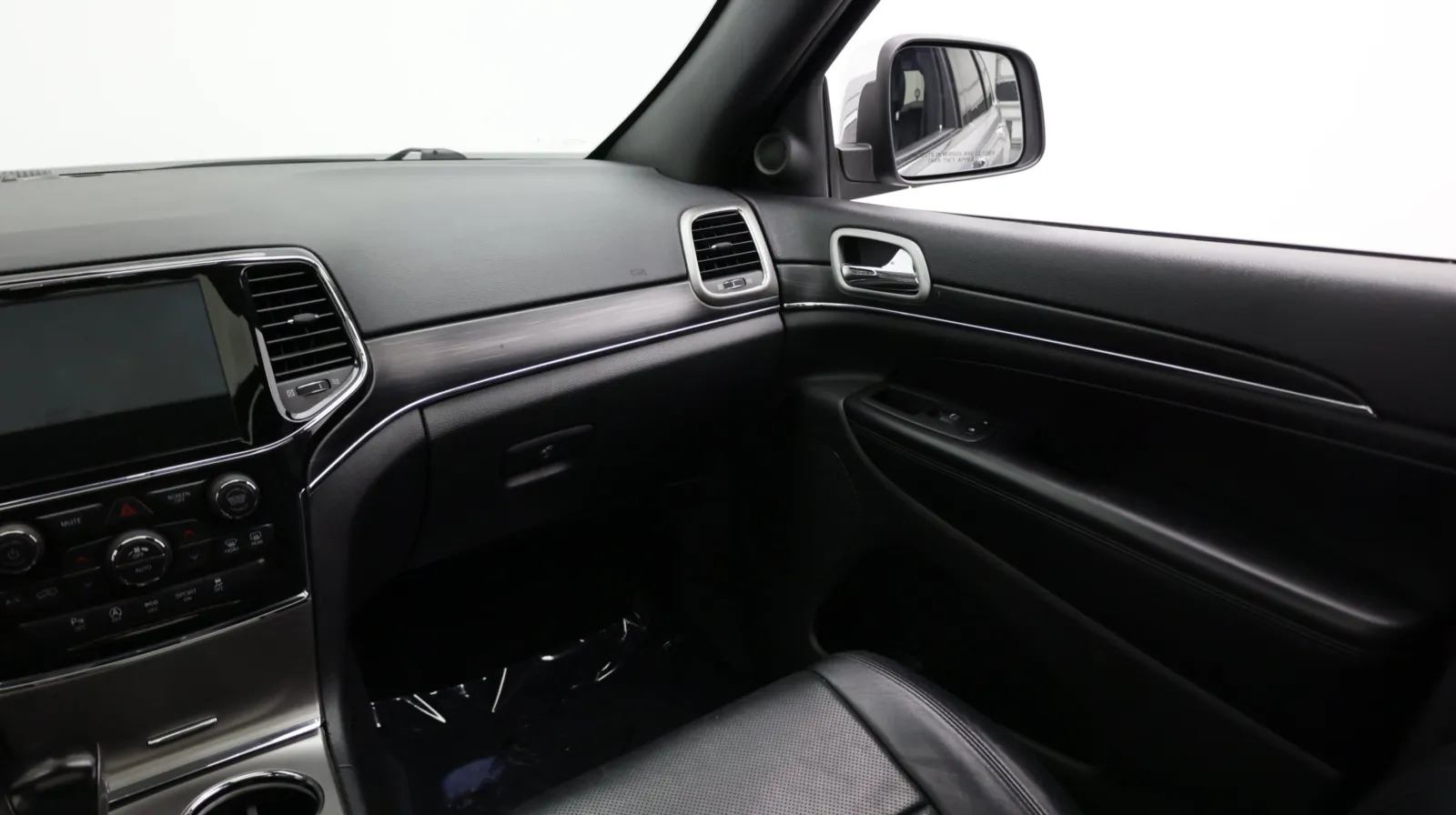 Jeep Grand Cherokee photo 25