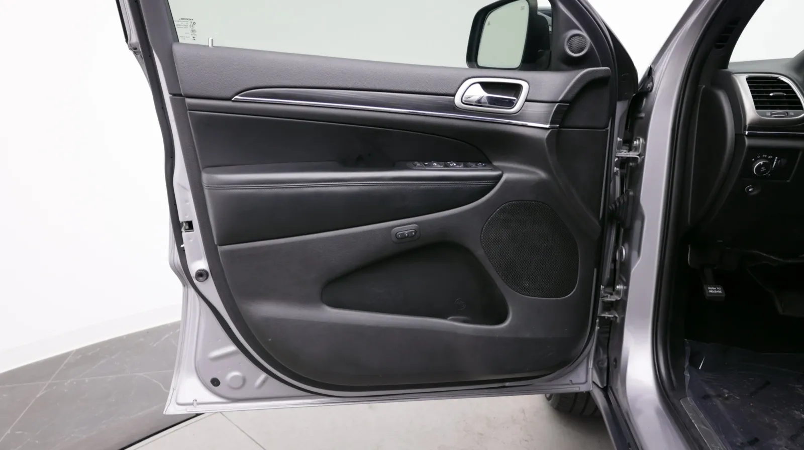Jeep Grand Cherokee photo 10