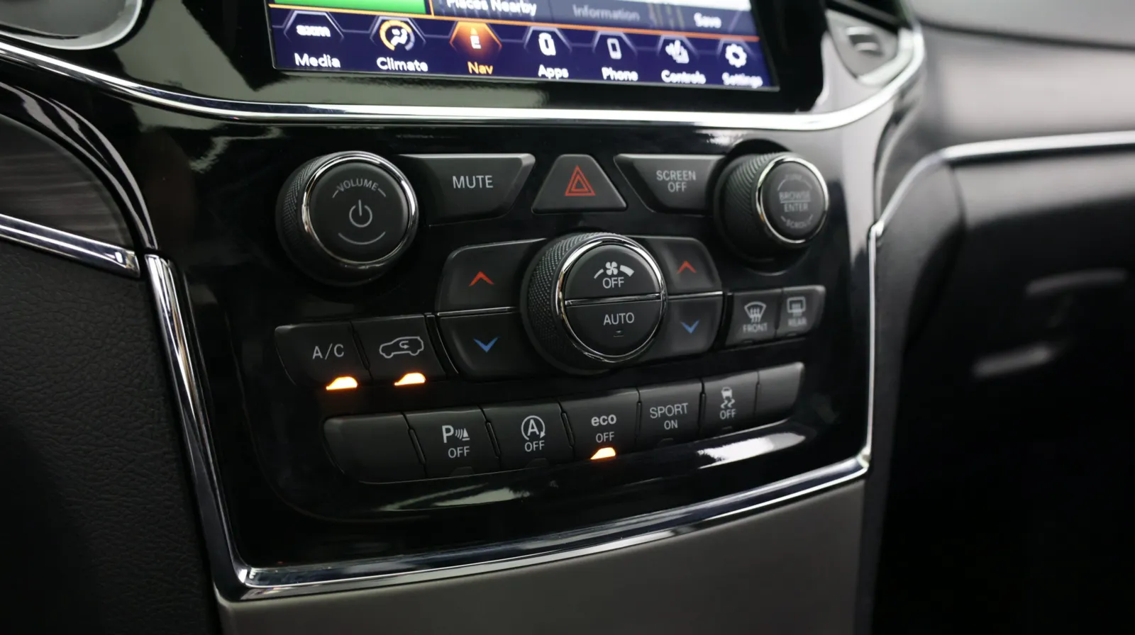Jeep Grand Cherokee photo 16