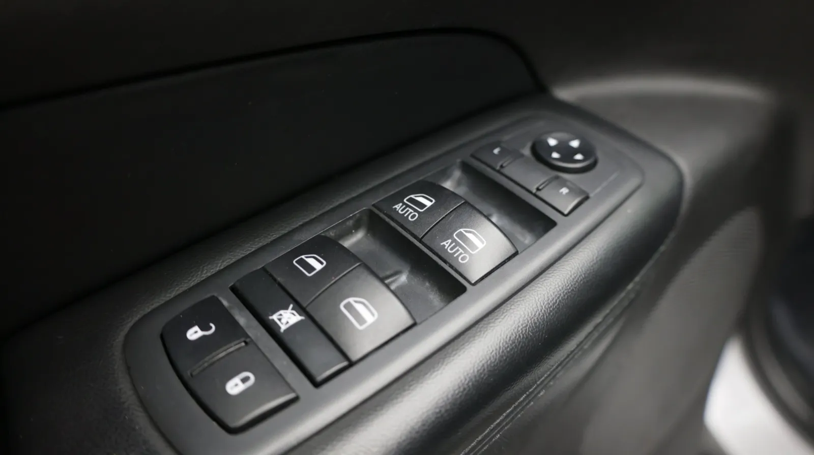 Jeep Grand Cherokee photo 12