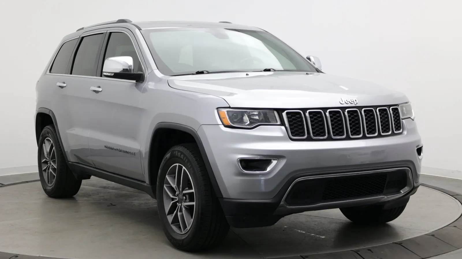 Jeep Grand Cherokee photo 3