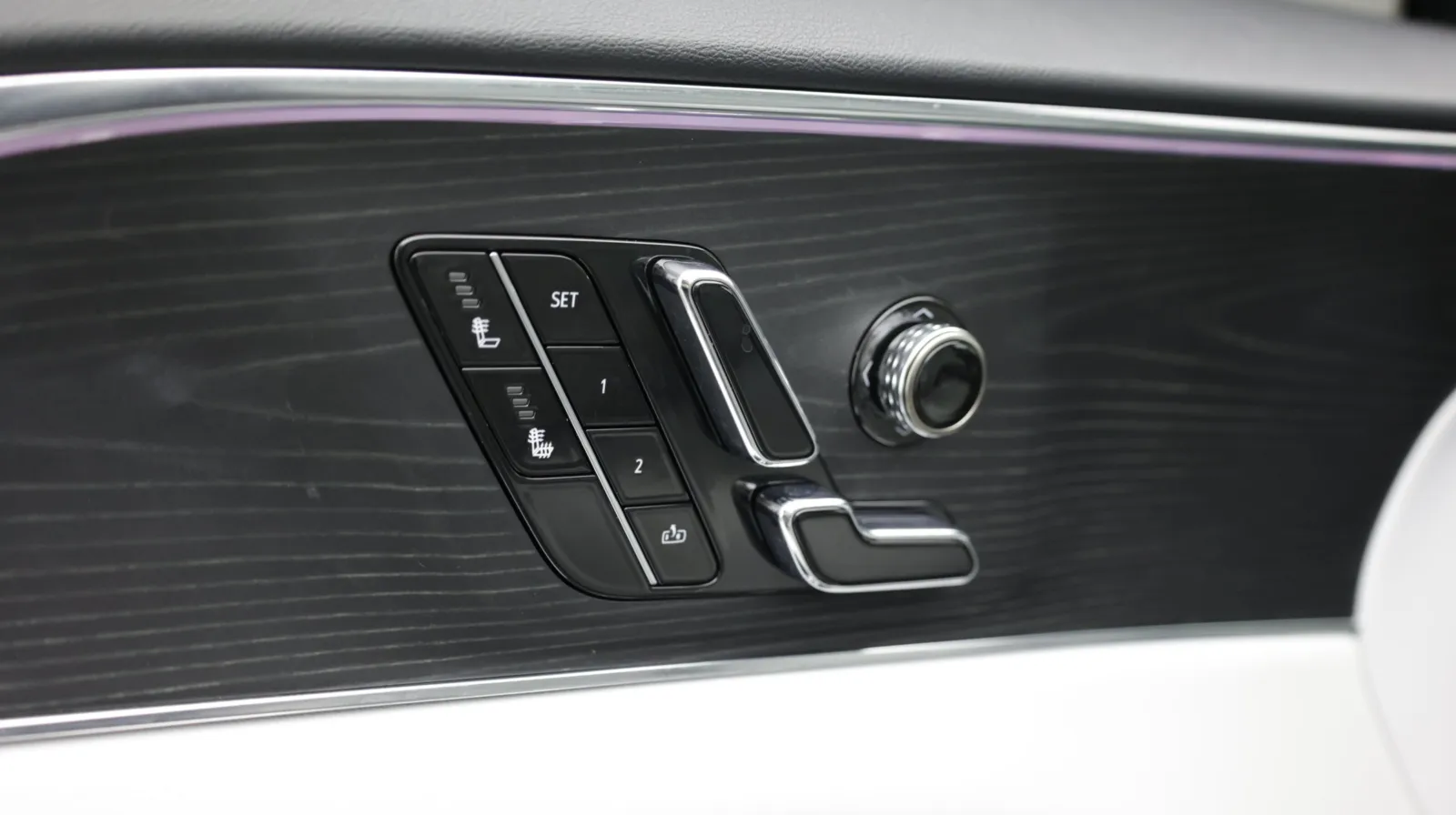 Cadillac Lyriq photo 12