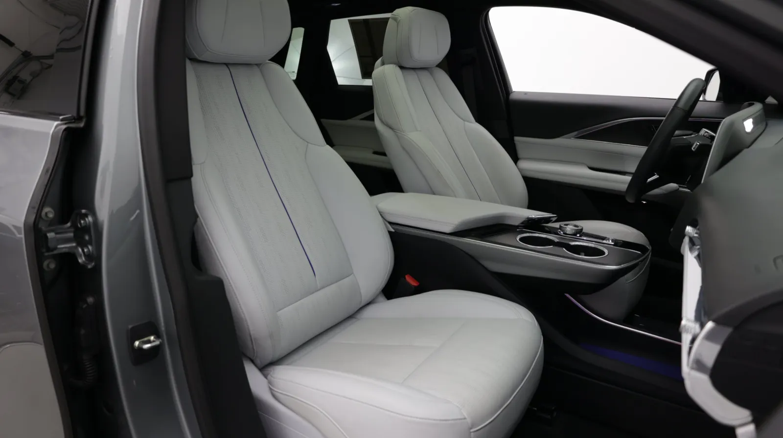 Cadillac Lyriq photo 40