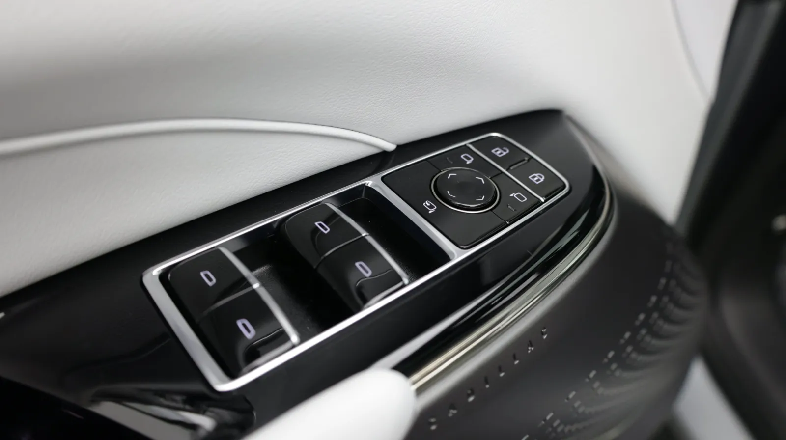 Cadillac Lyriq photo 11