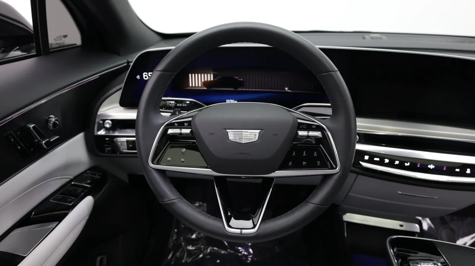 Cadillac Lyriq photo 30