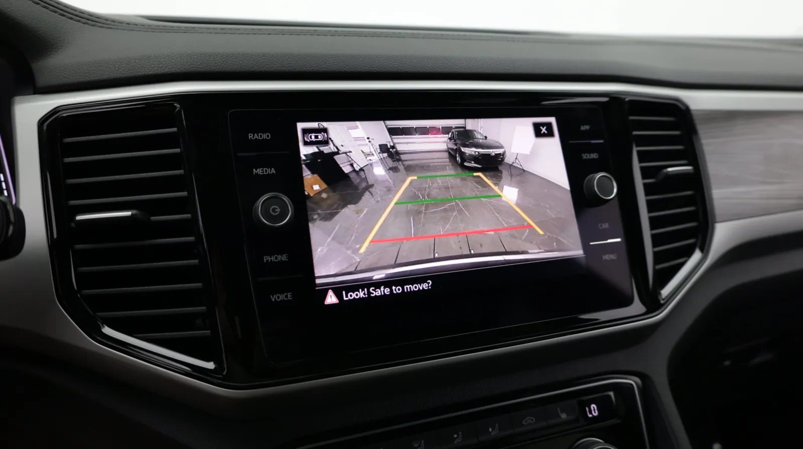 Volkswagen Atlas Cross Sport photo 17