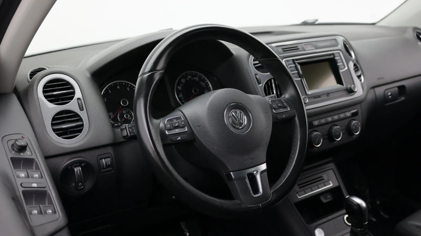 Volkswagen Tiguan photo 8