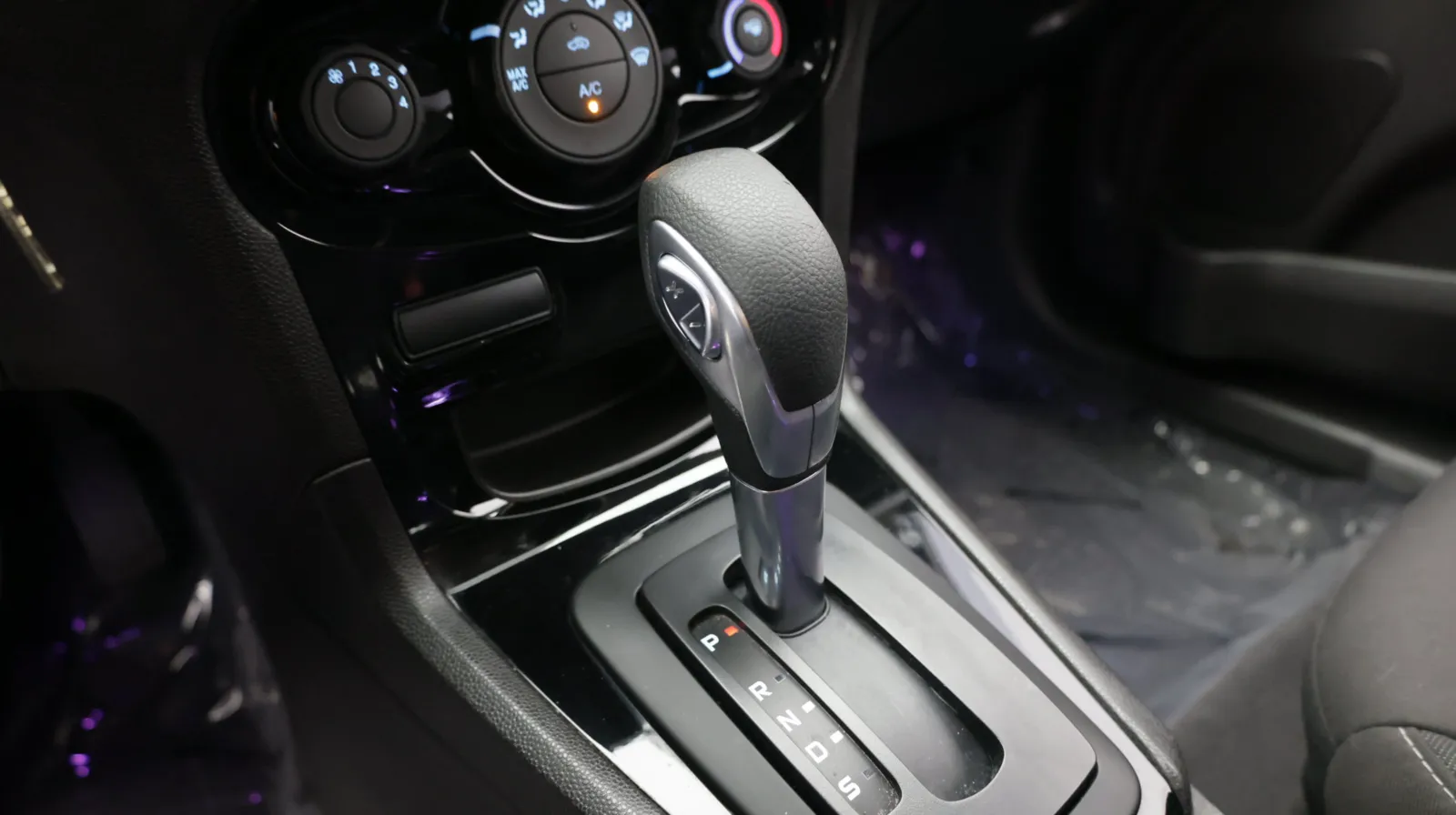 Ford Fiesta photo 13