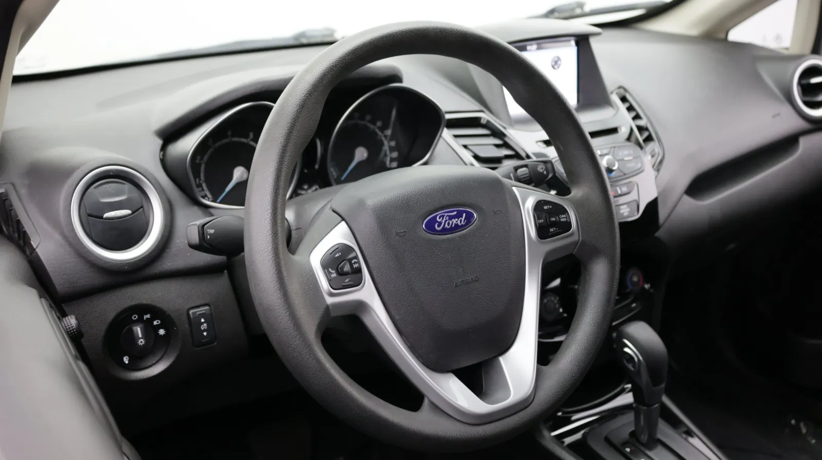 Ford Fiesta photo 7