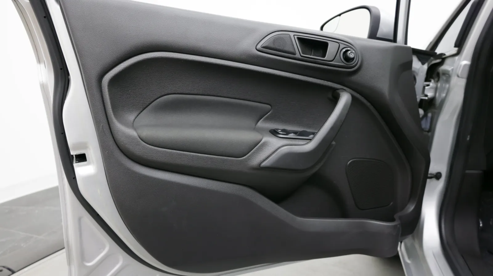 Ford Fiesta photo 8