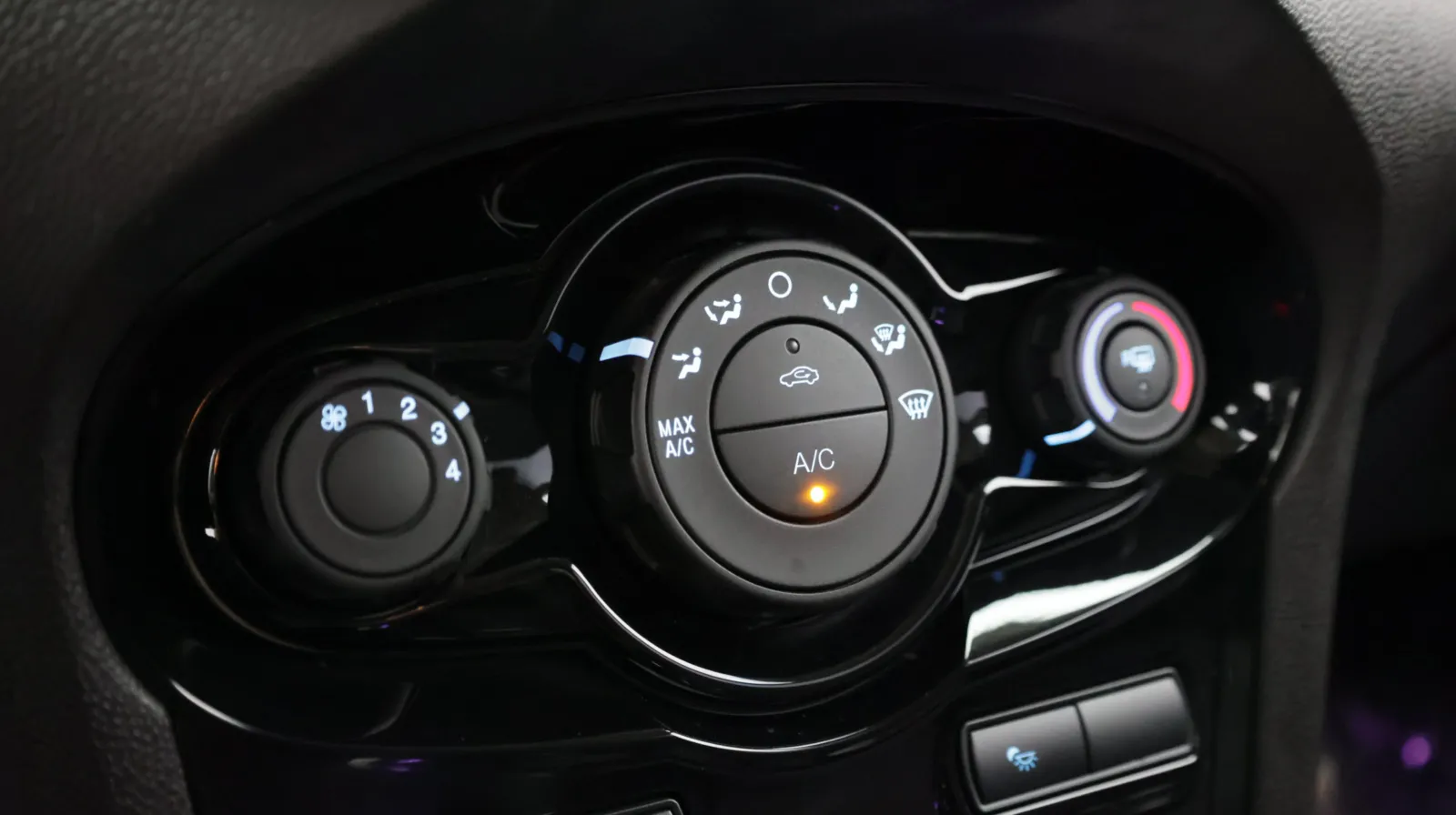 Ford Fiesta photo 14