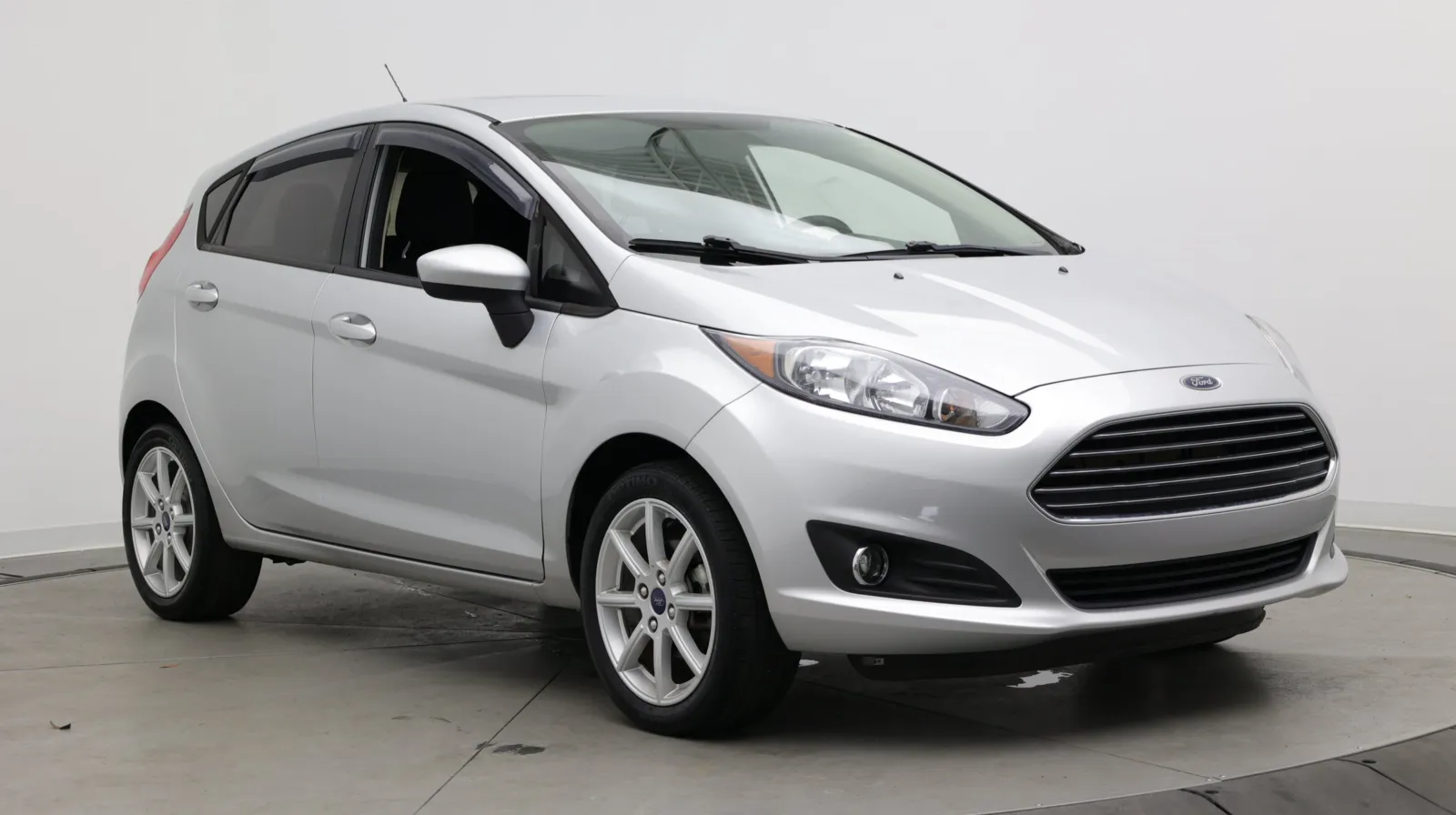Ford Fiesta photo 3