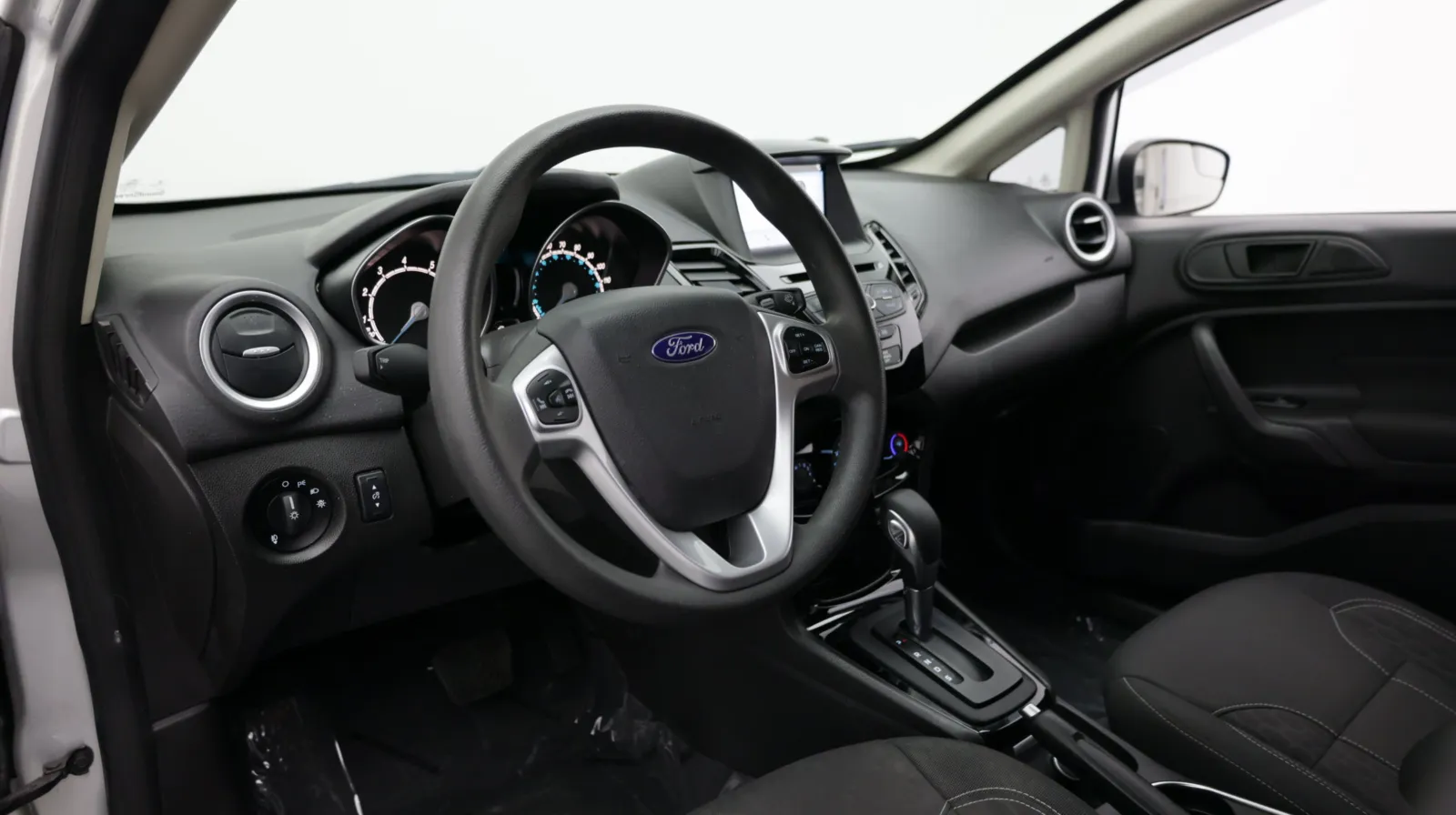 Ford Fiesta photo 9