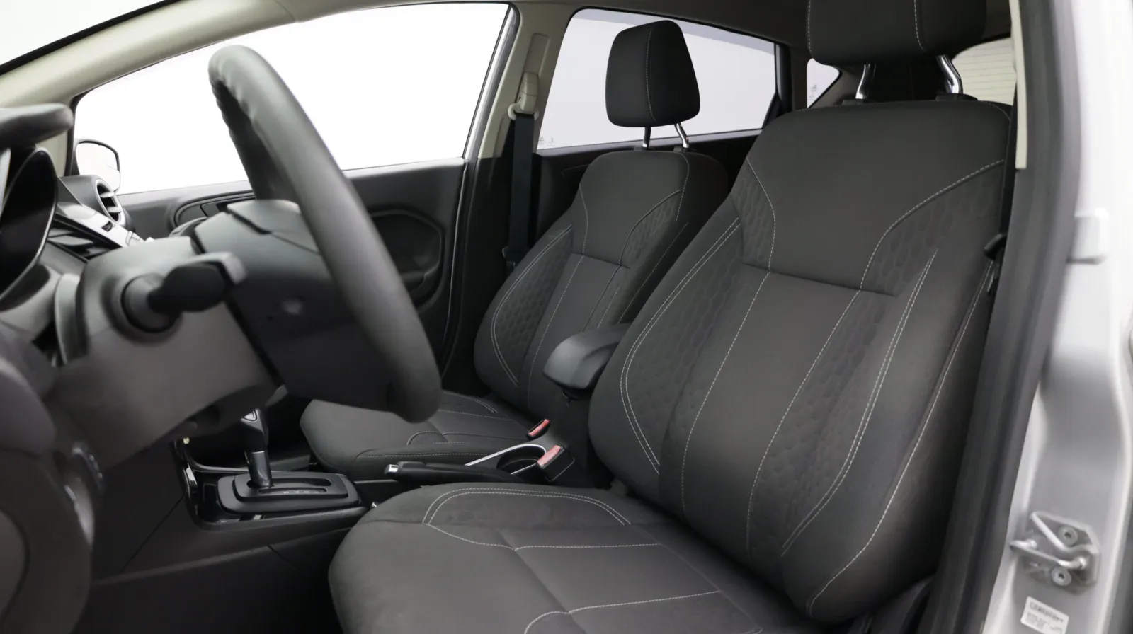 Ford Fiesta photo 11