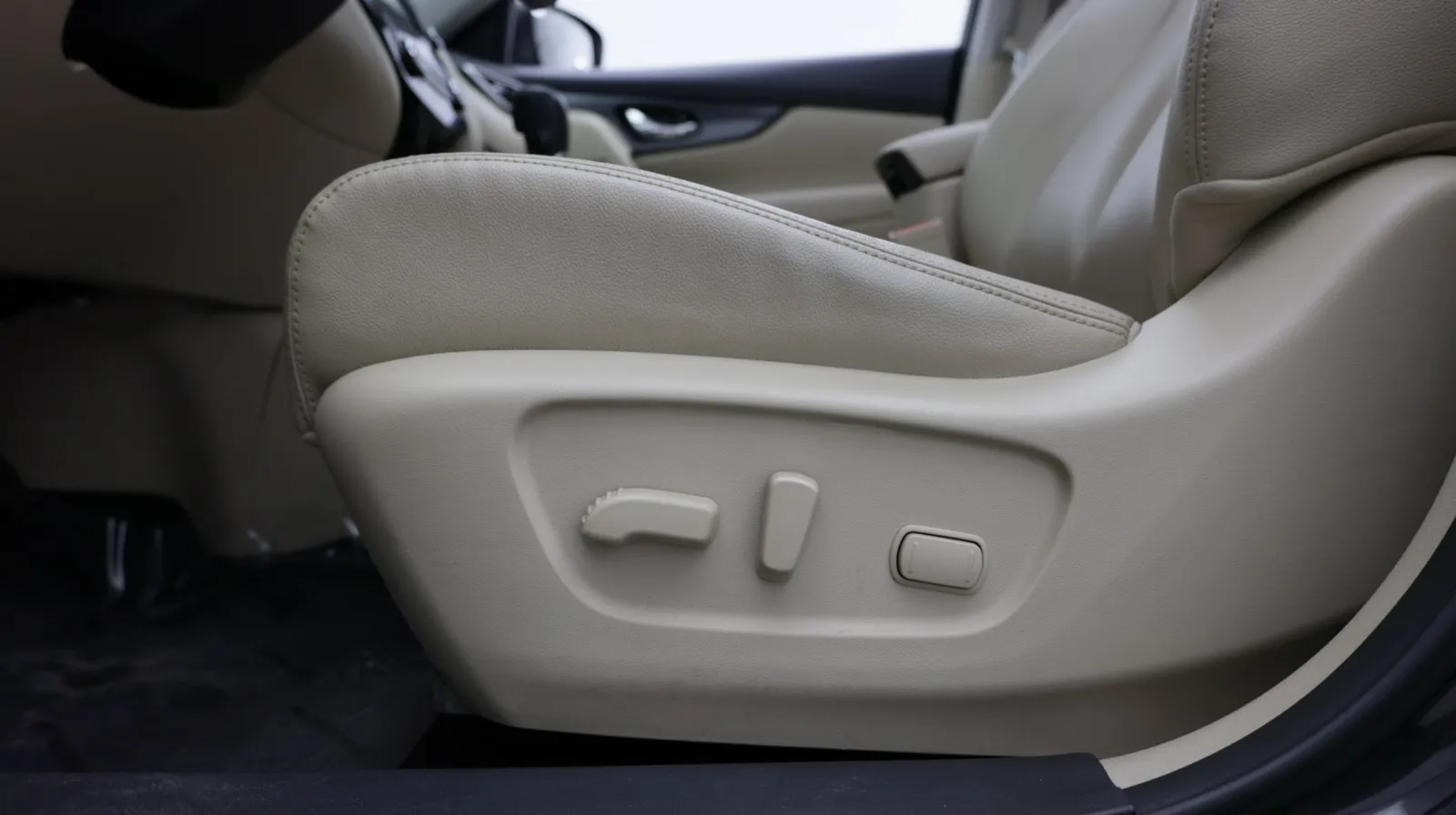 Nissan Rogue photo 15