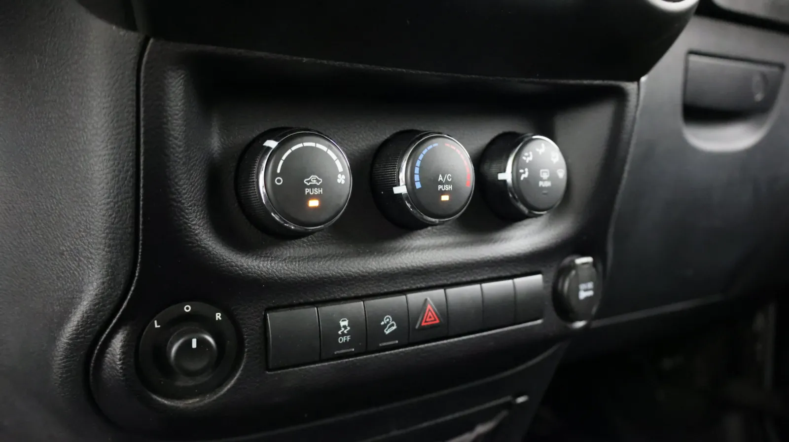 Jeep Wrangler photo 17