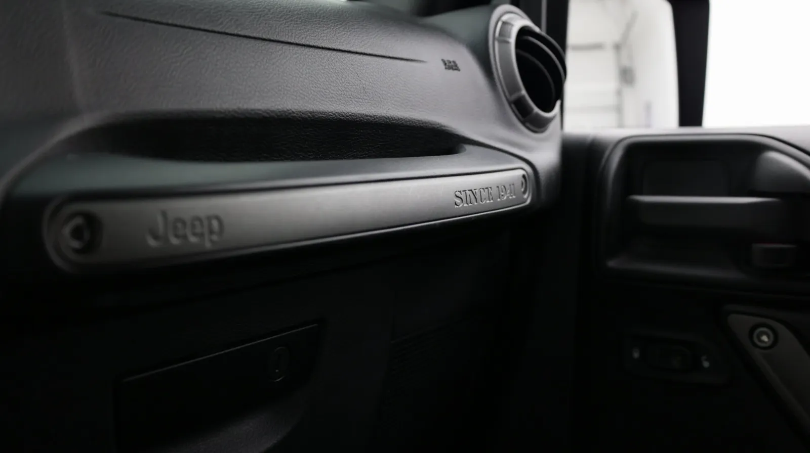 Jeep Wrangler photo 19