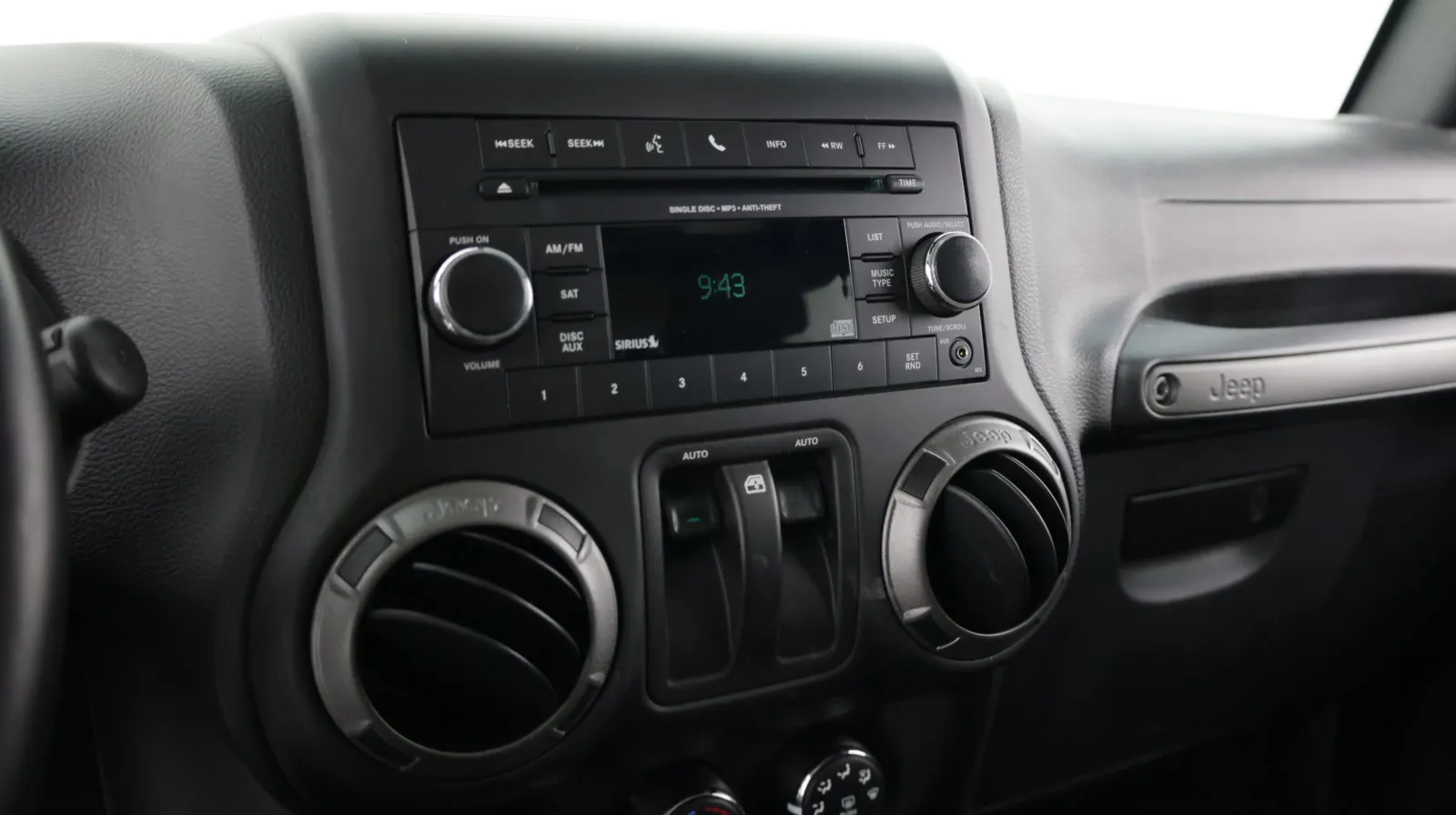 Jeep Wrangler photo 18