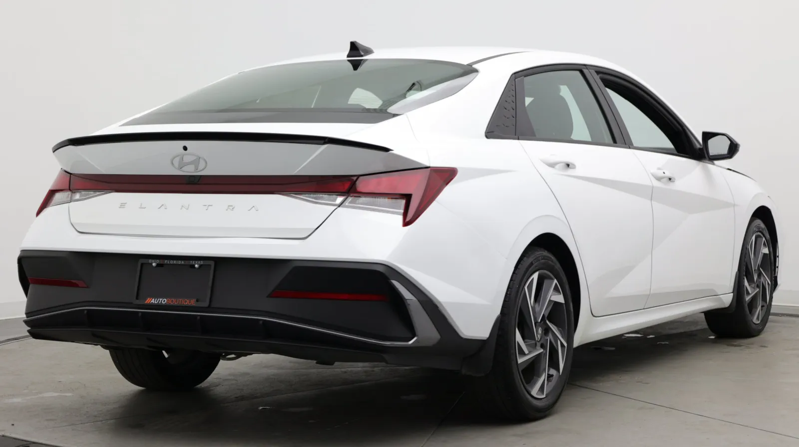 Hyundai Elantra photo 7