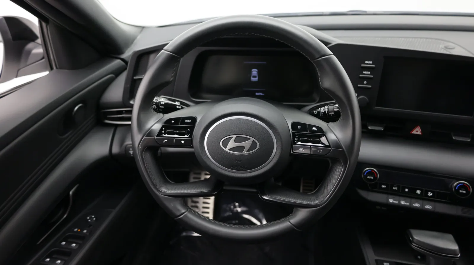 Hyundai Elantra photo 25