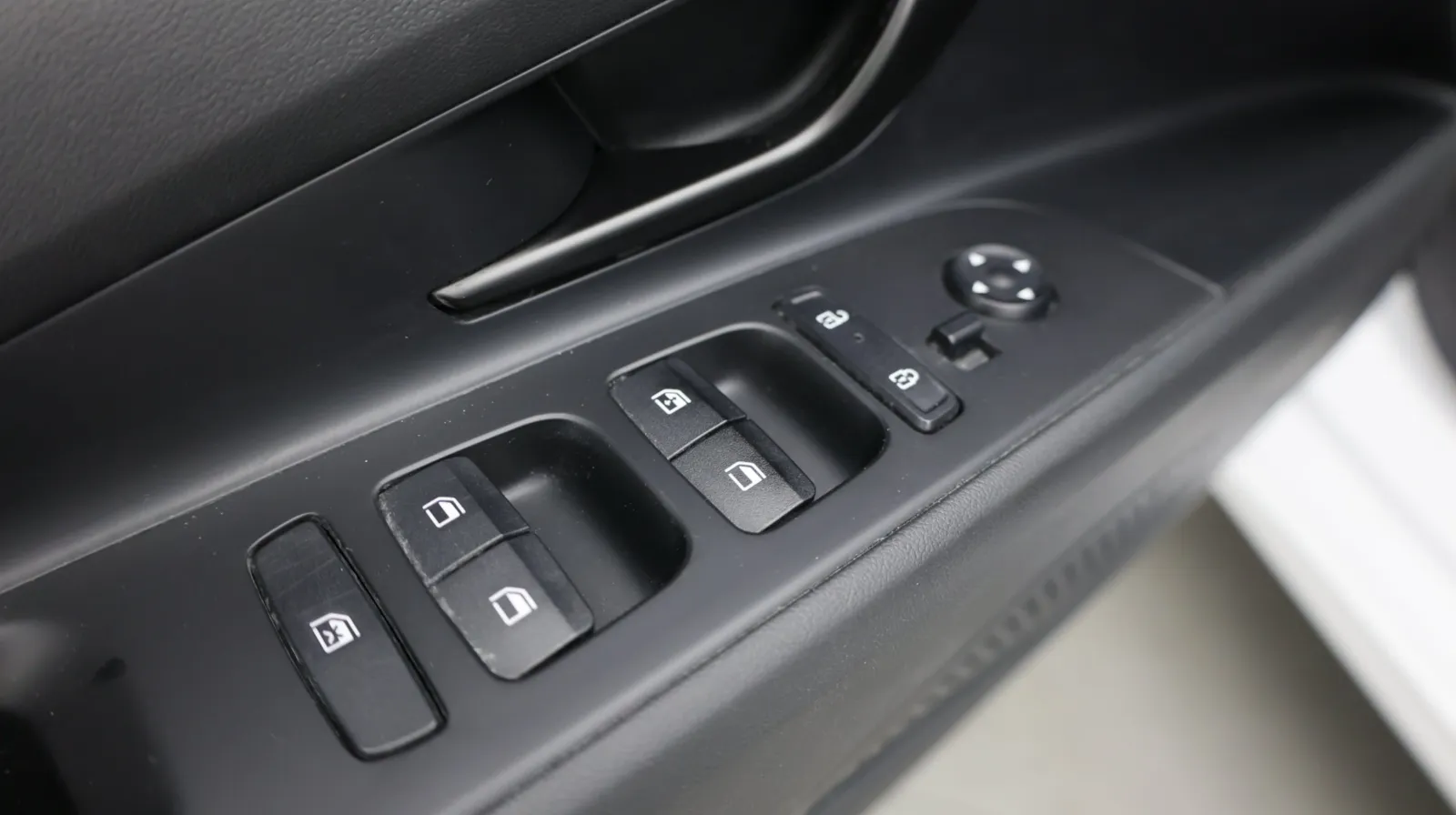 Hyundai Elantra photo 12