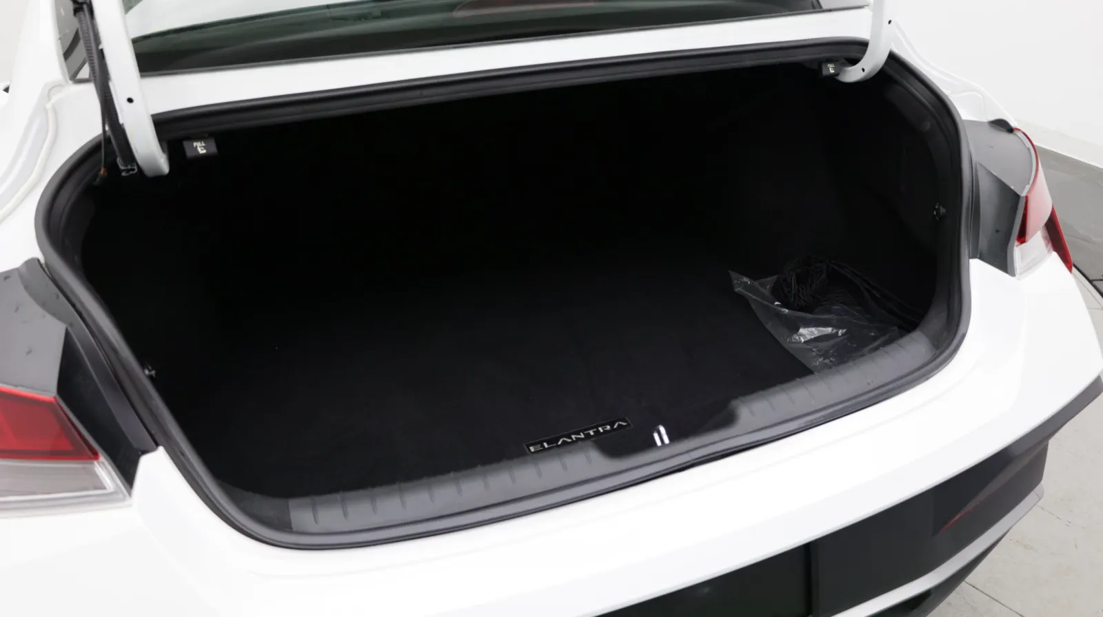 Hyundai Elantra photo 29