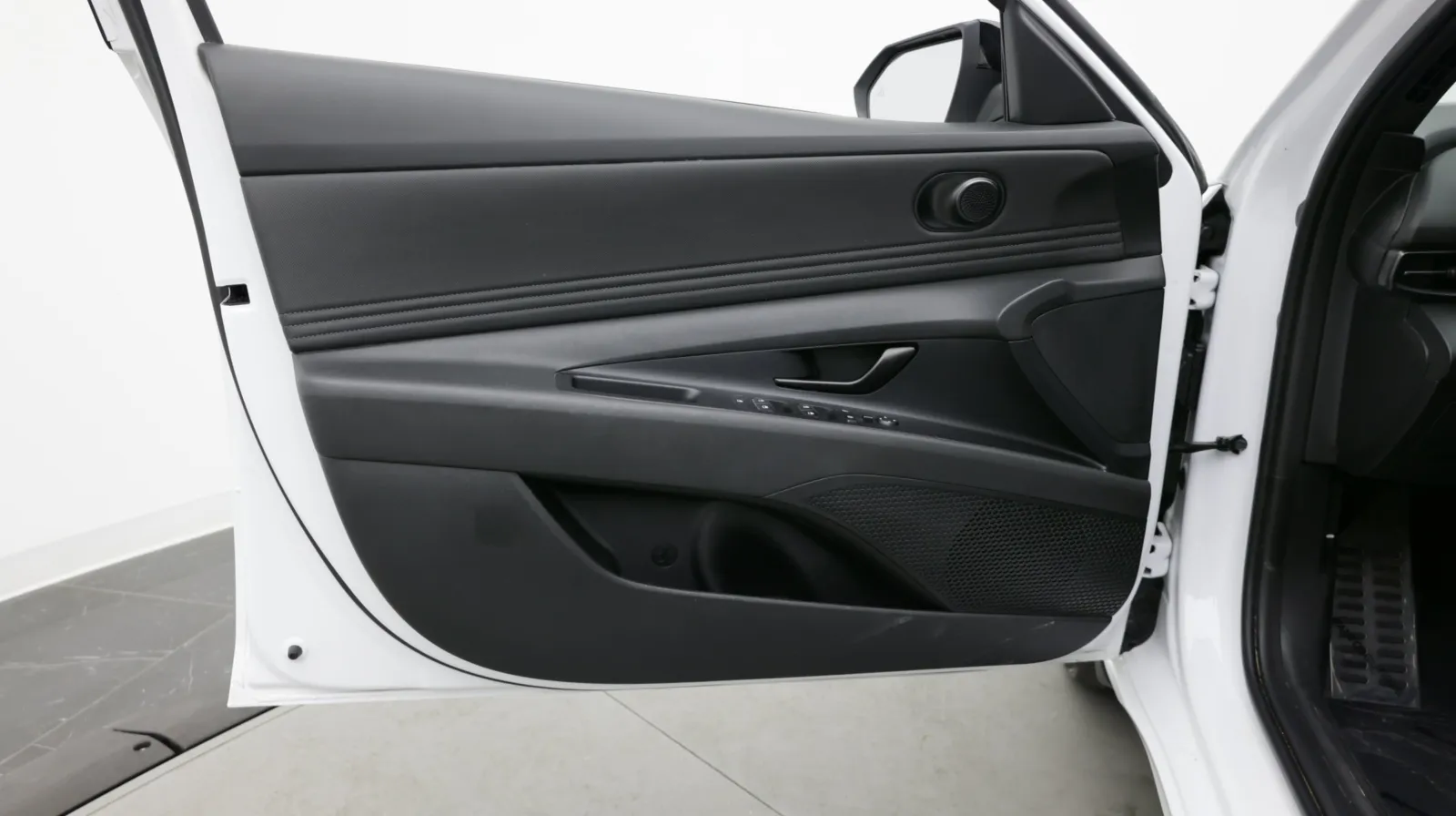 Hyundai Elantra photo 11