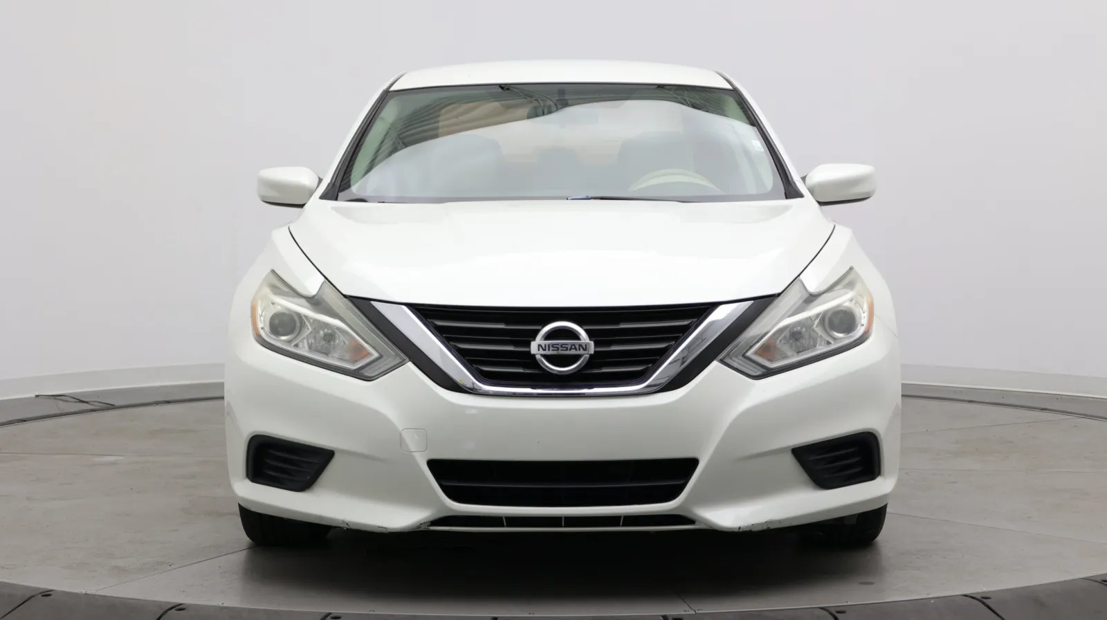 Nissan Altima photo 2