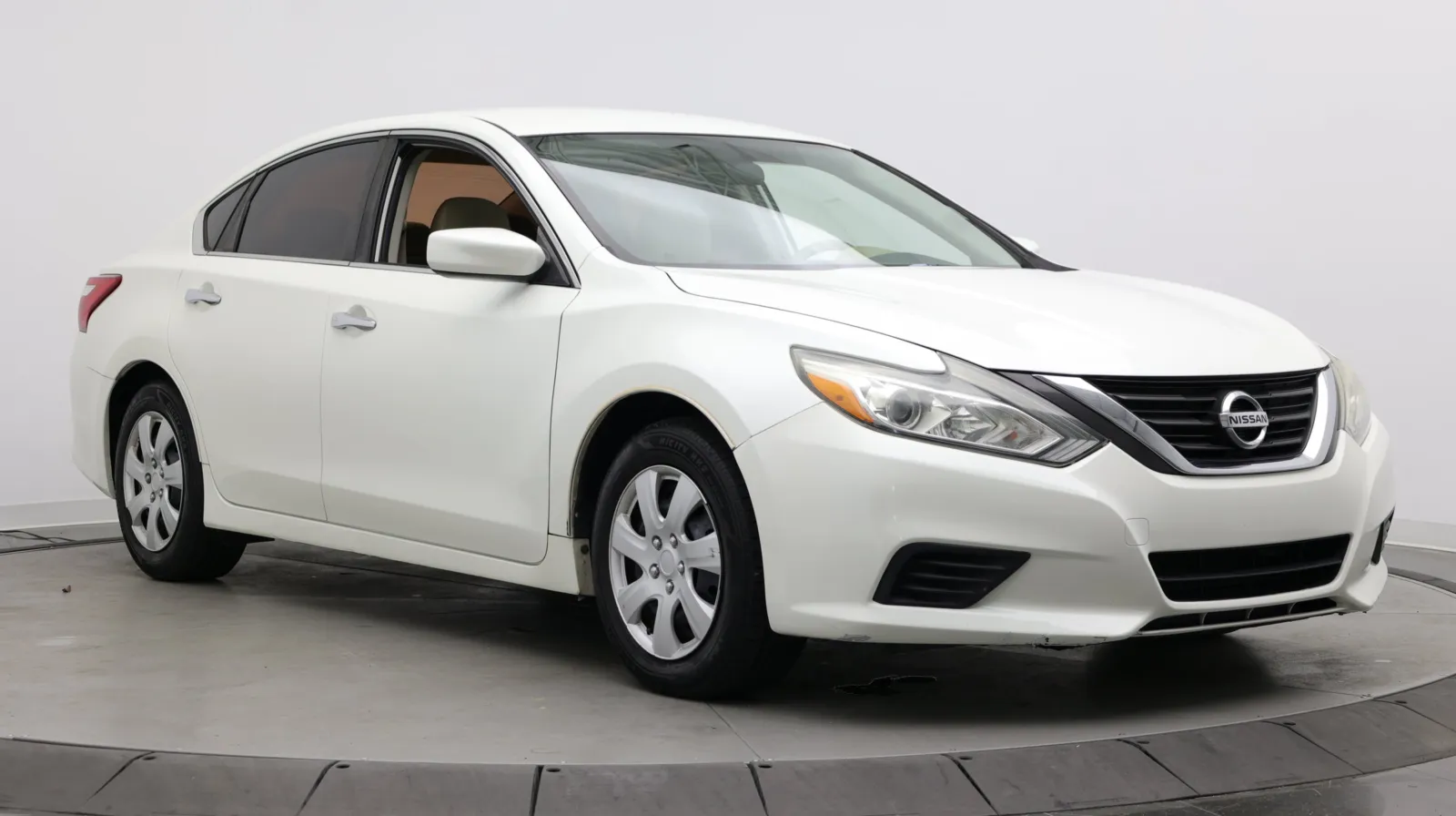 Nissan Altima photo 3