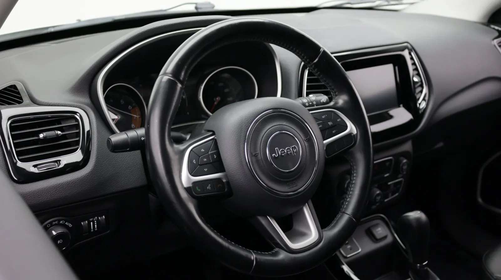 Jeep Compass photo 8