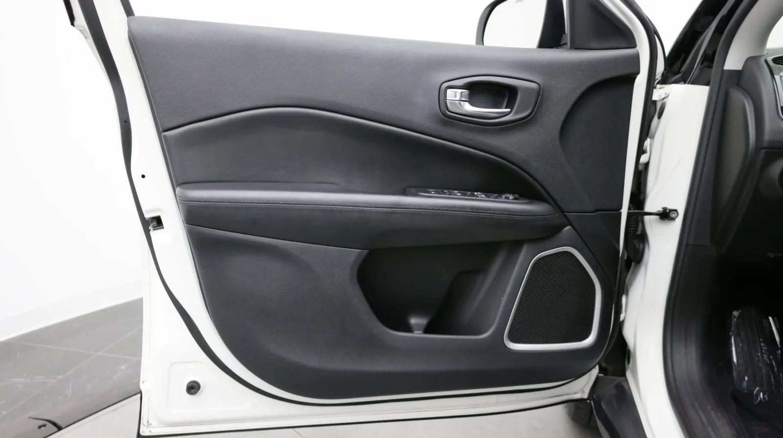 Jeep Compass photo 9