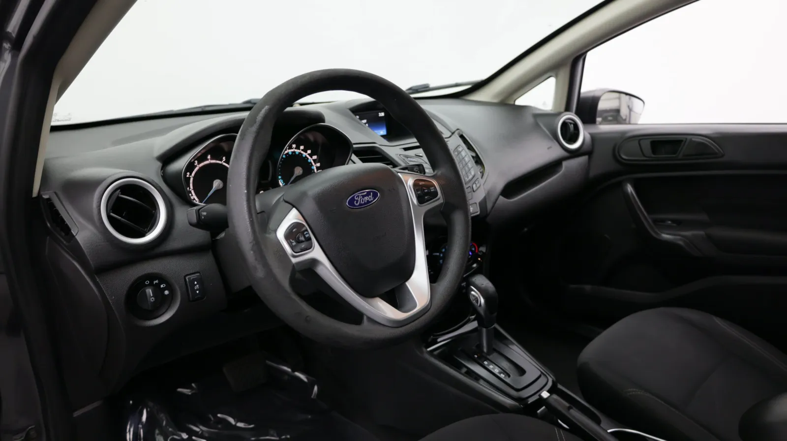 Ford Fiesta photo 10