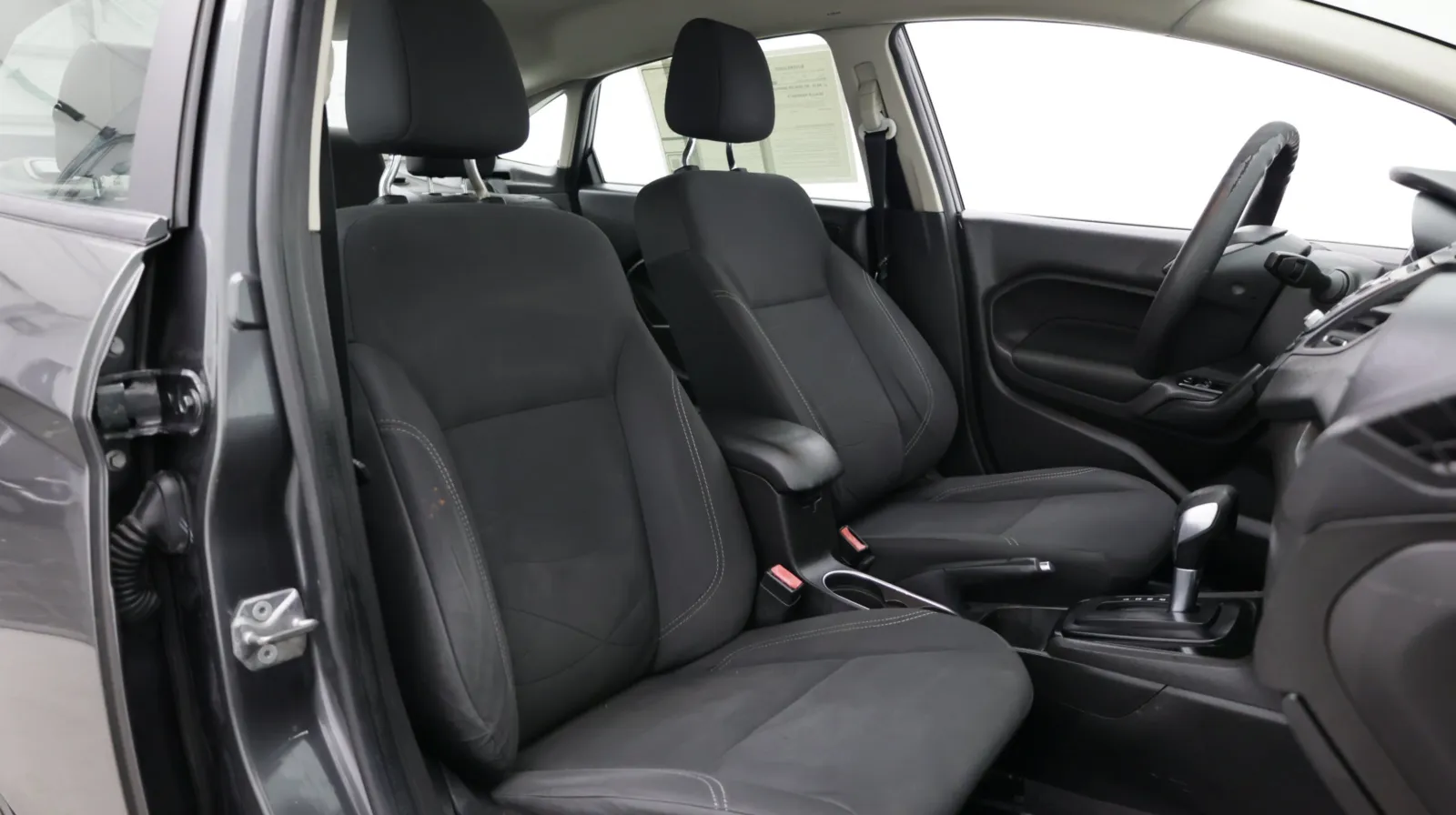 Ford Fiesta photo 32