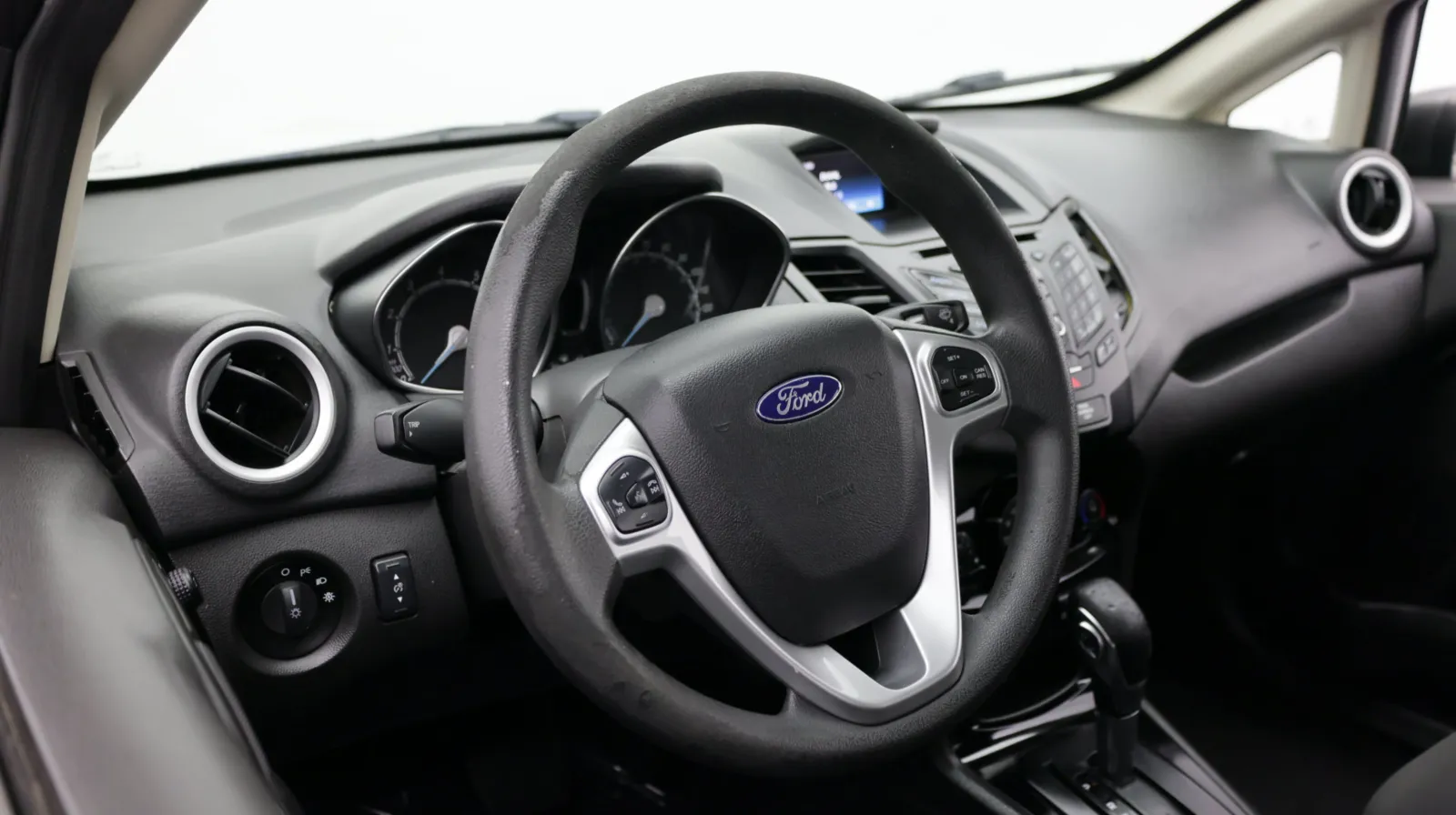 Ford Fiesta photo 8