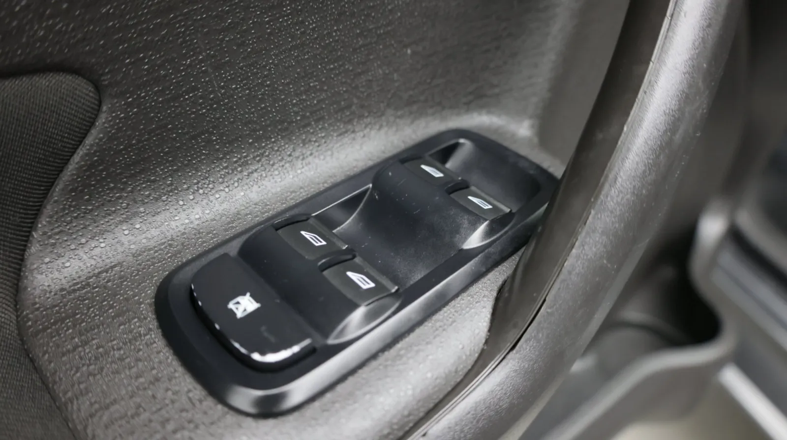 Ford Fiesta photo 11