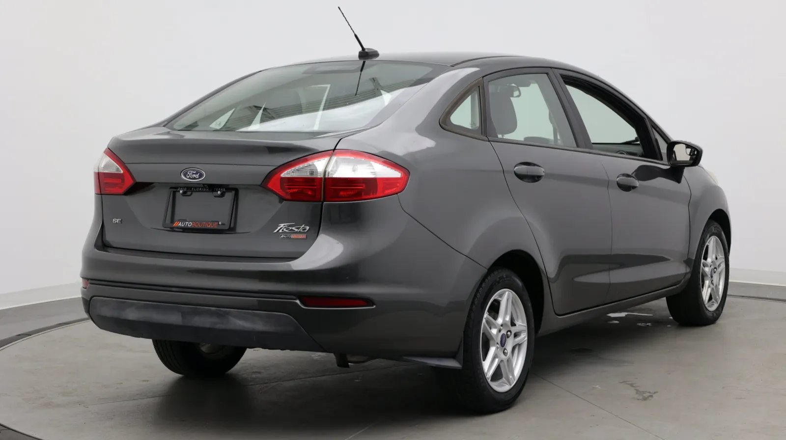 Ford Fiesta photo 7