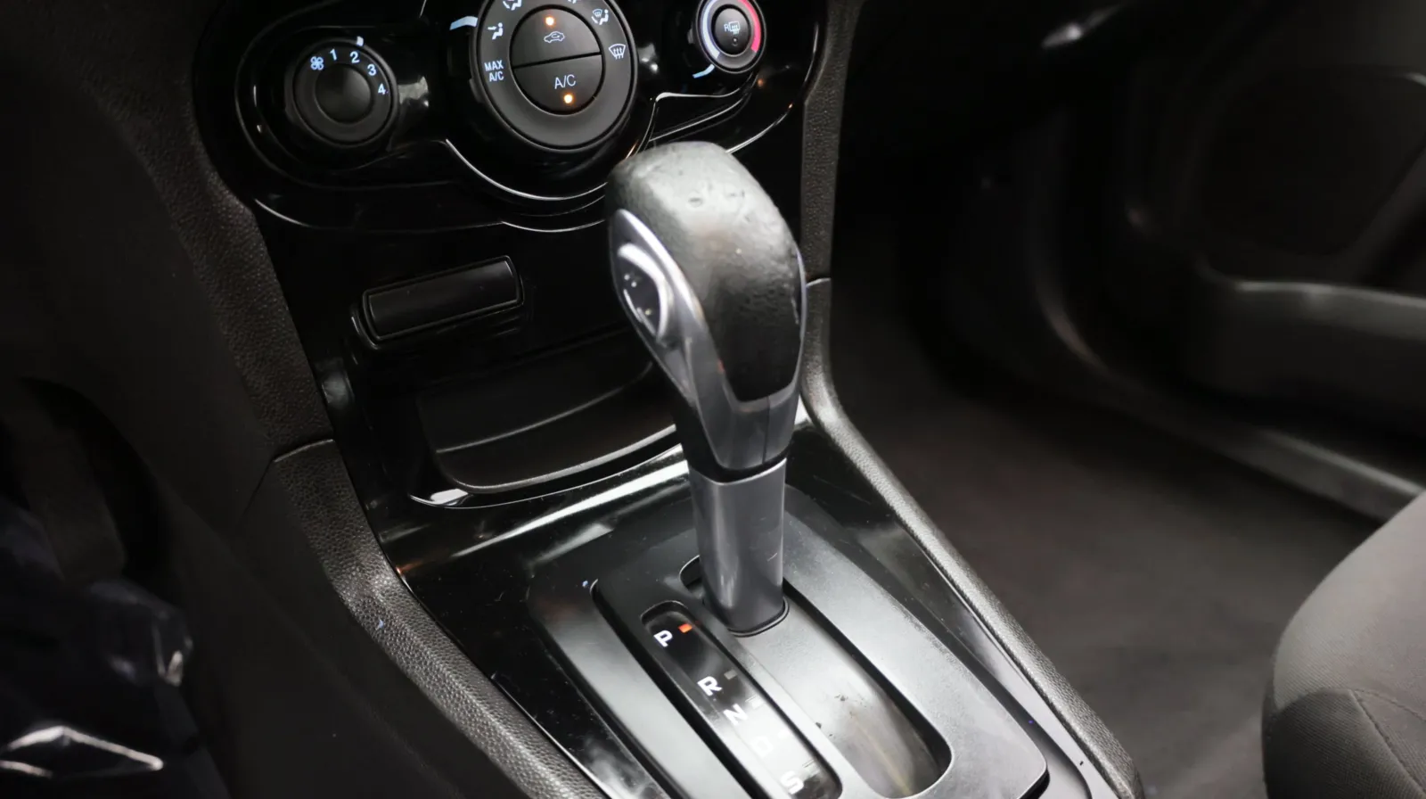 Ford Fiesta photo 14