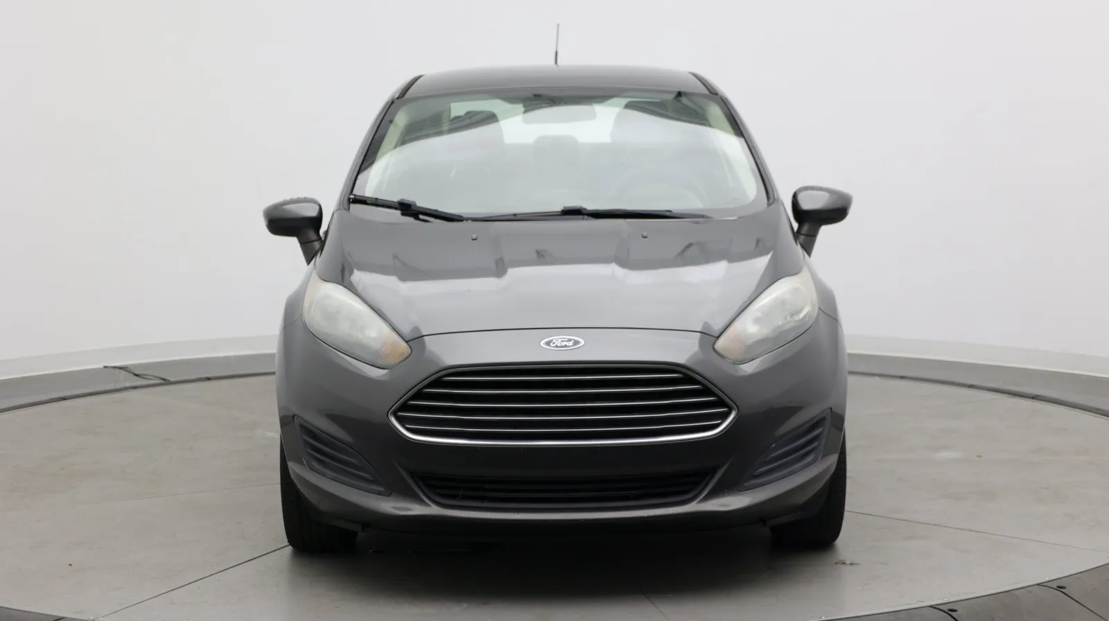 Ford Fiesta photo 2