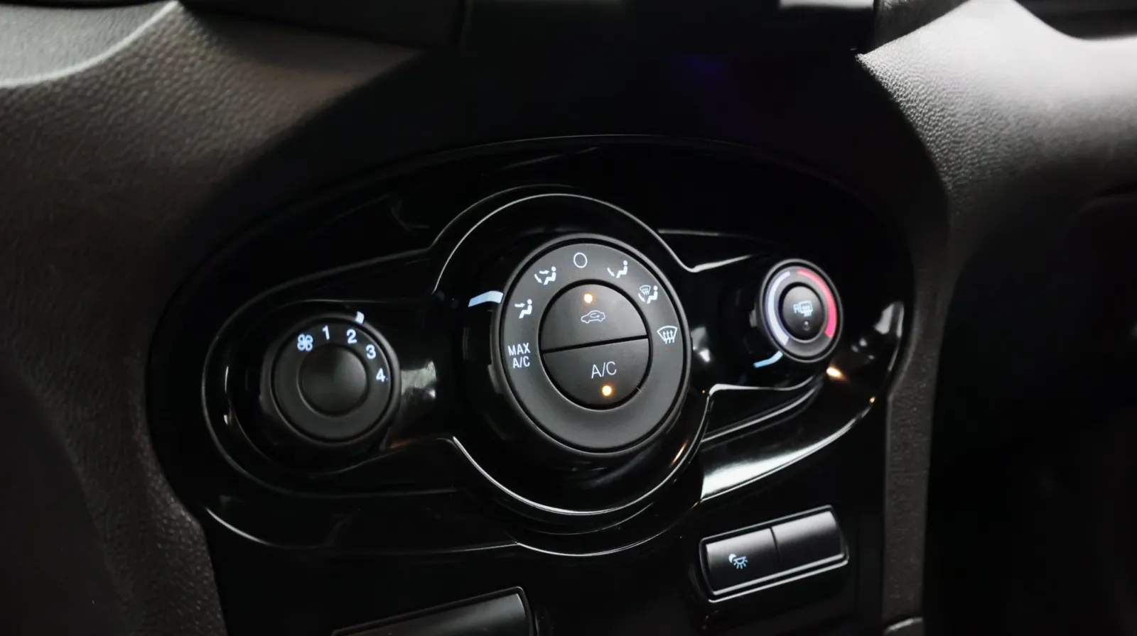 Ford Fiesta photo 15