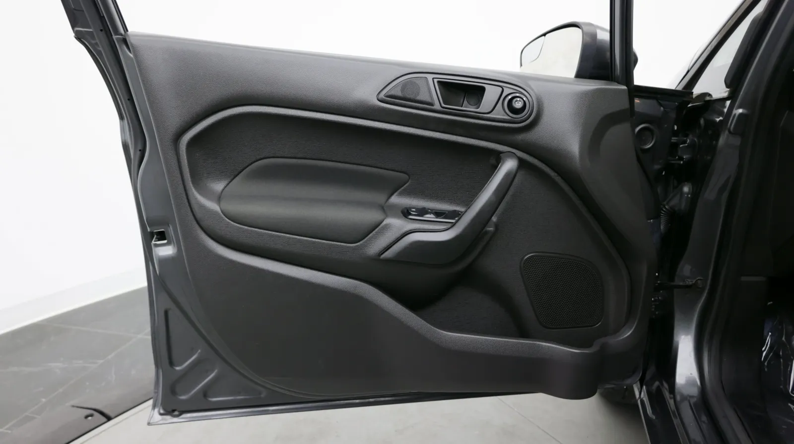 Ford Fiesta photo 9