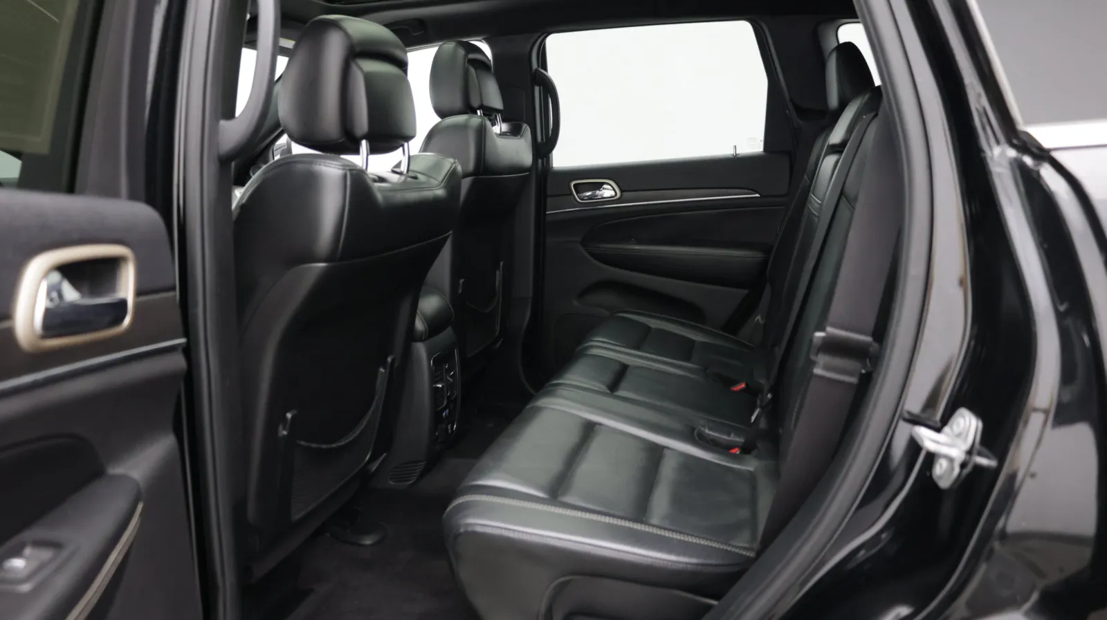 Jeep Grand Cherokee photo 24
