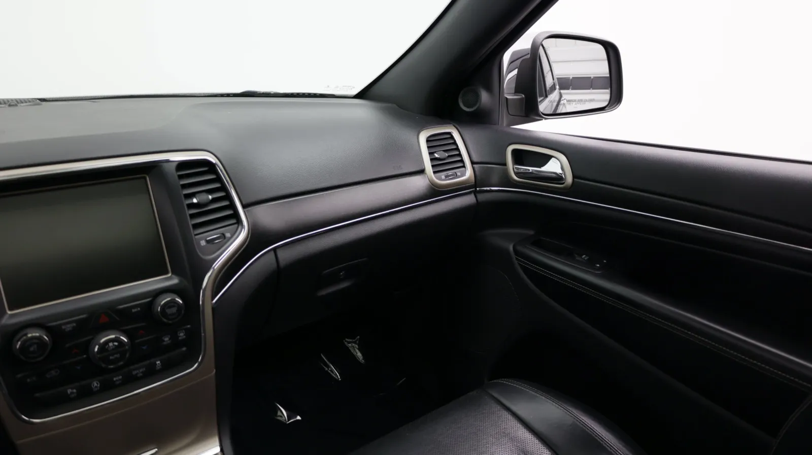 Jeep Grand Cherokee photo 30