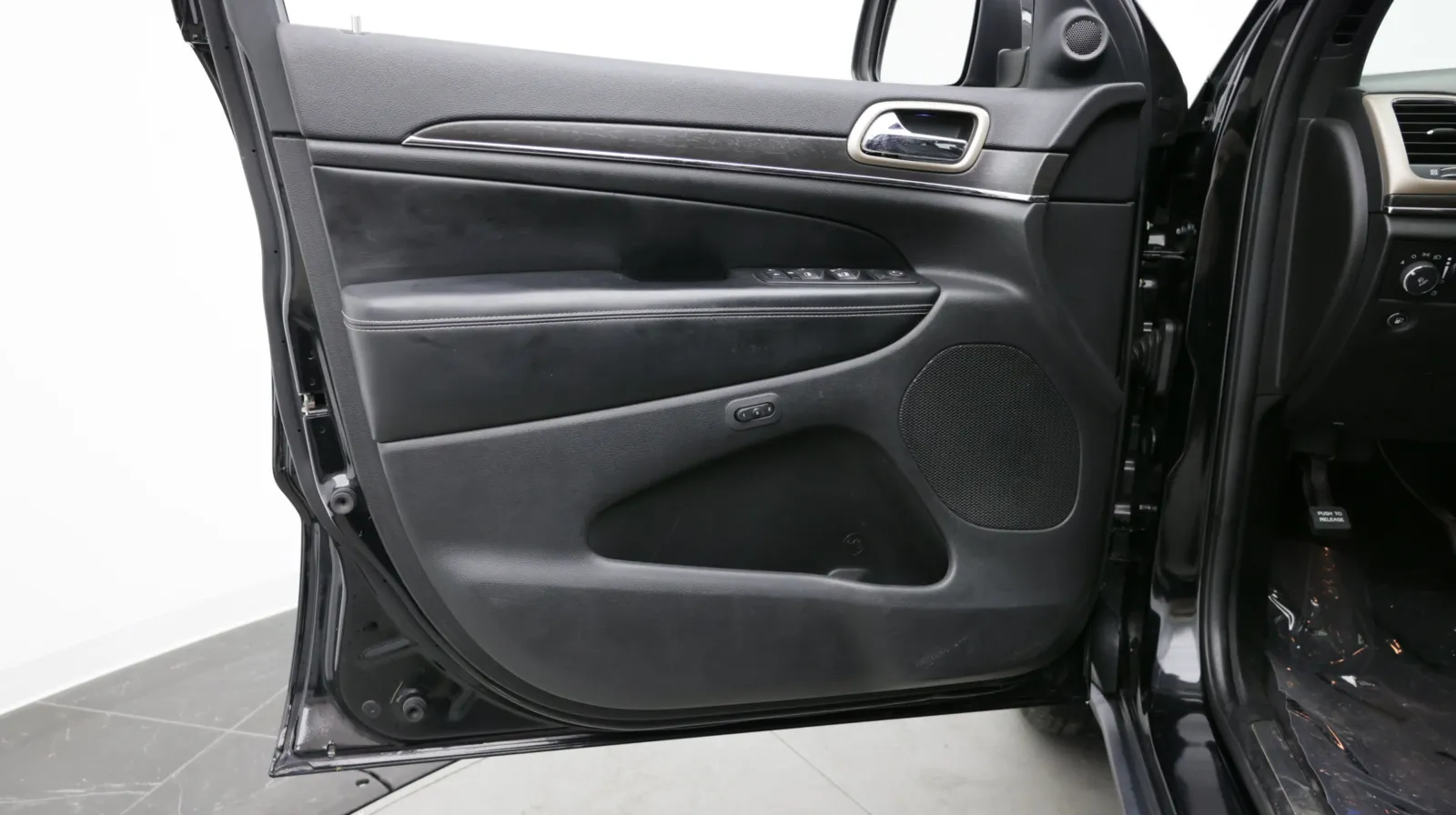 Jeep Grand Cherokee photo 11