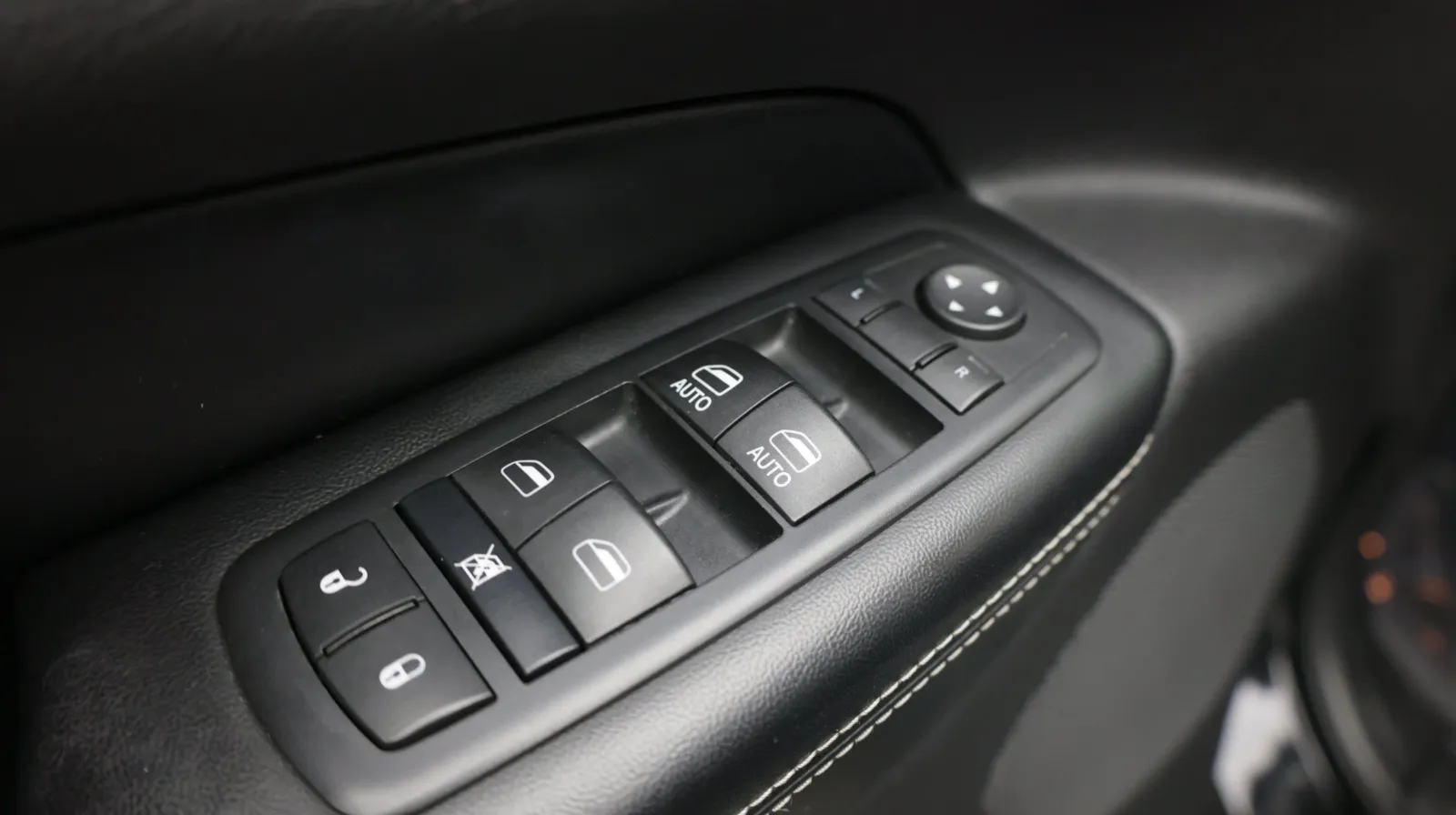 Jeep Grand Cherokee photo 13
