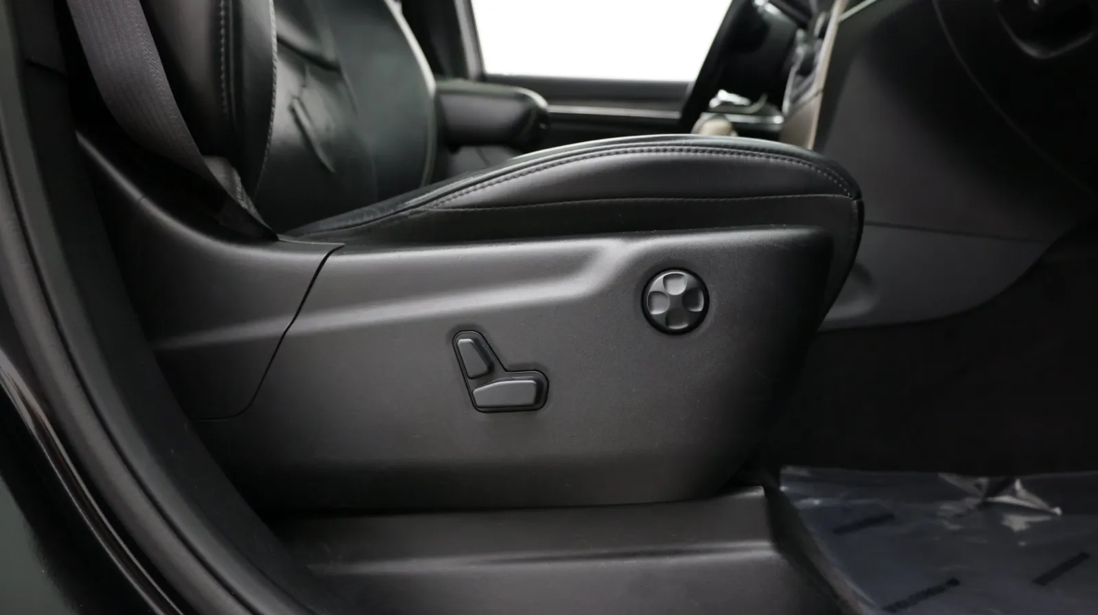 Jeep Grand Cherokee photo 38