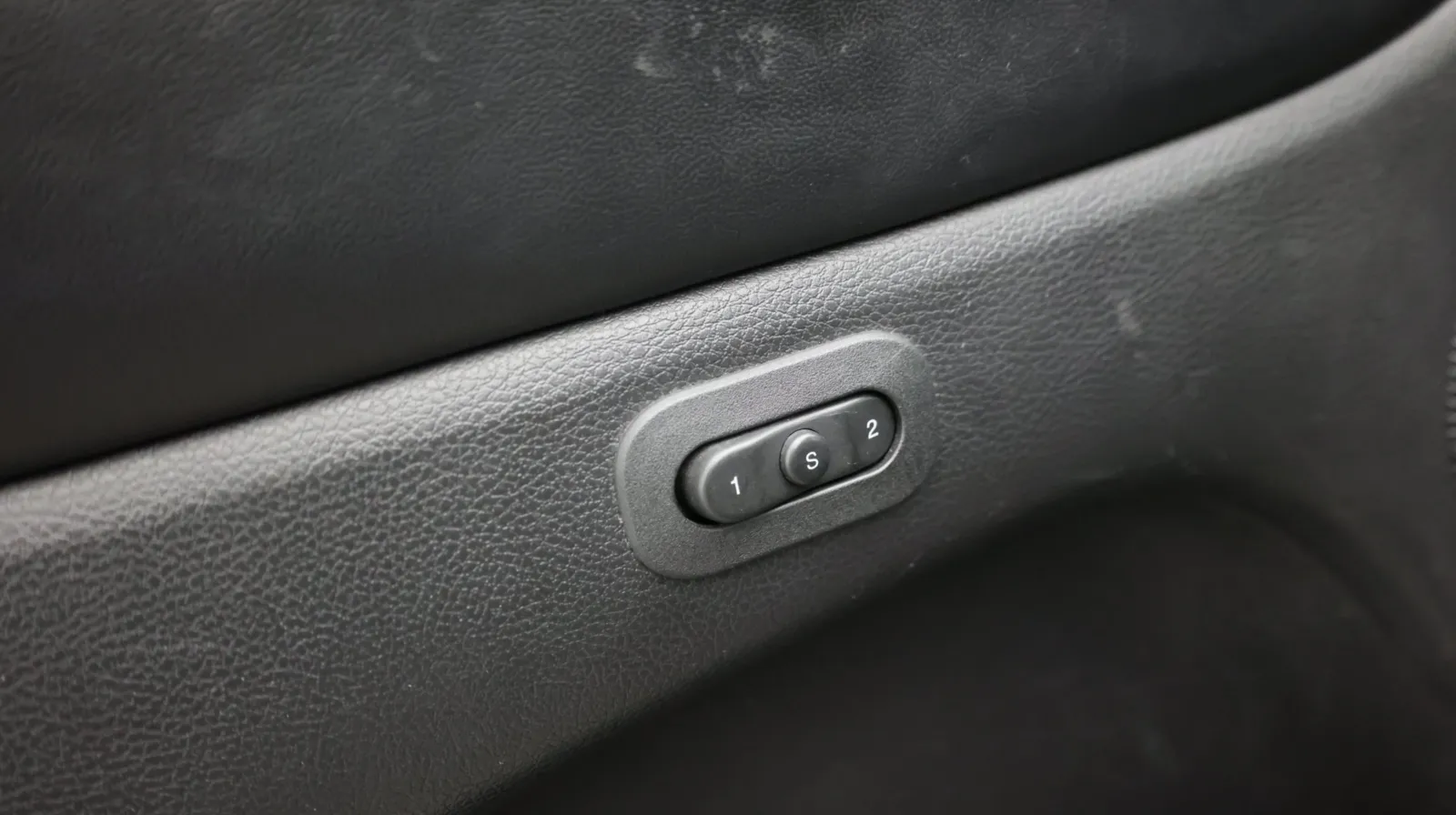 Jeep Grand Cherokee photo 14