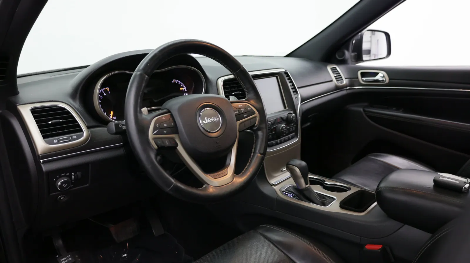 Jeep Grand Cherokee photo 12