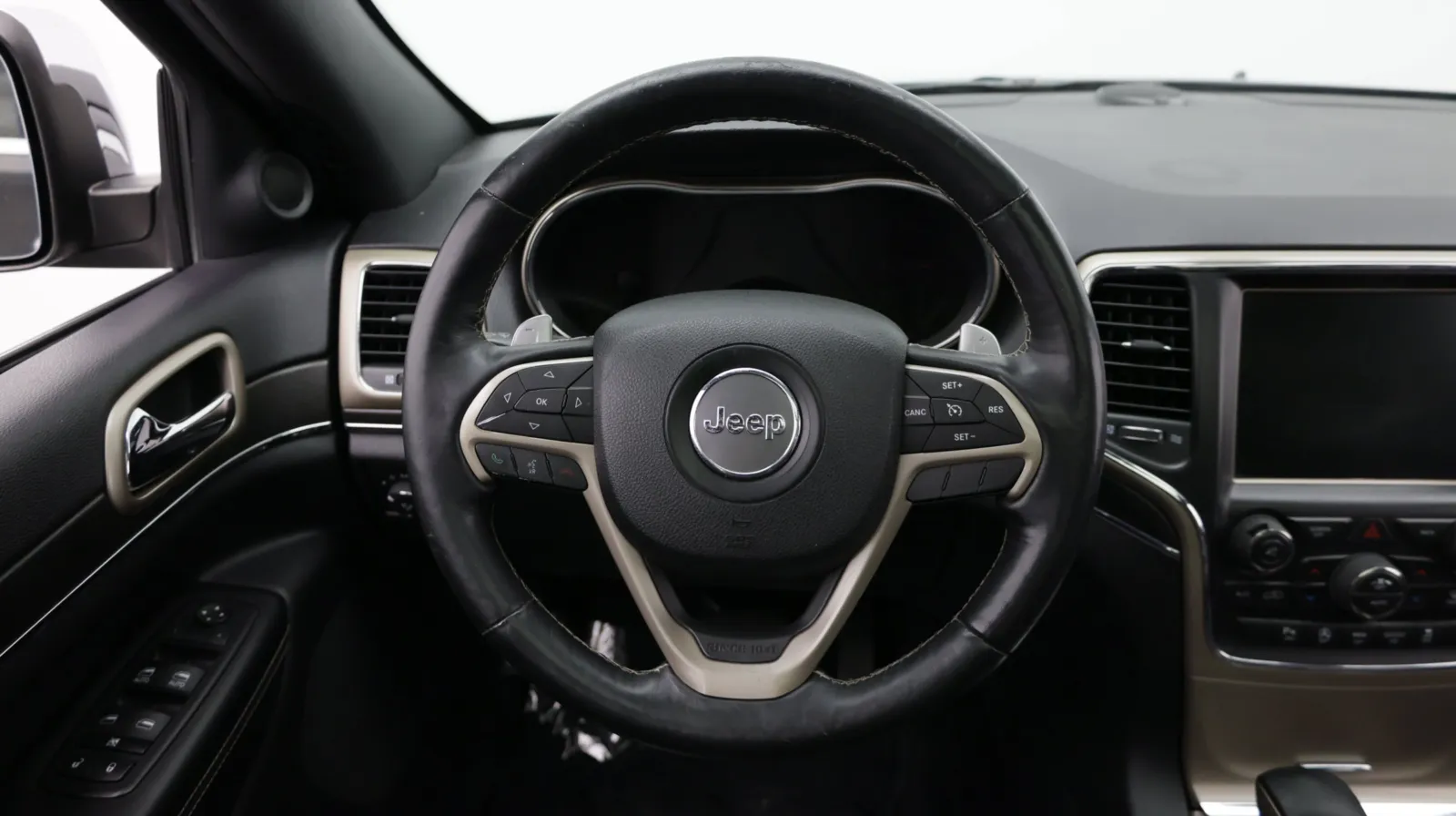Jeep Grand Cherokee photo 27