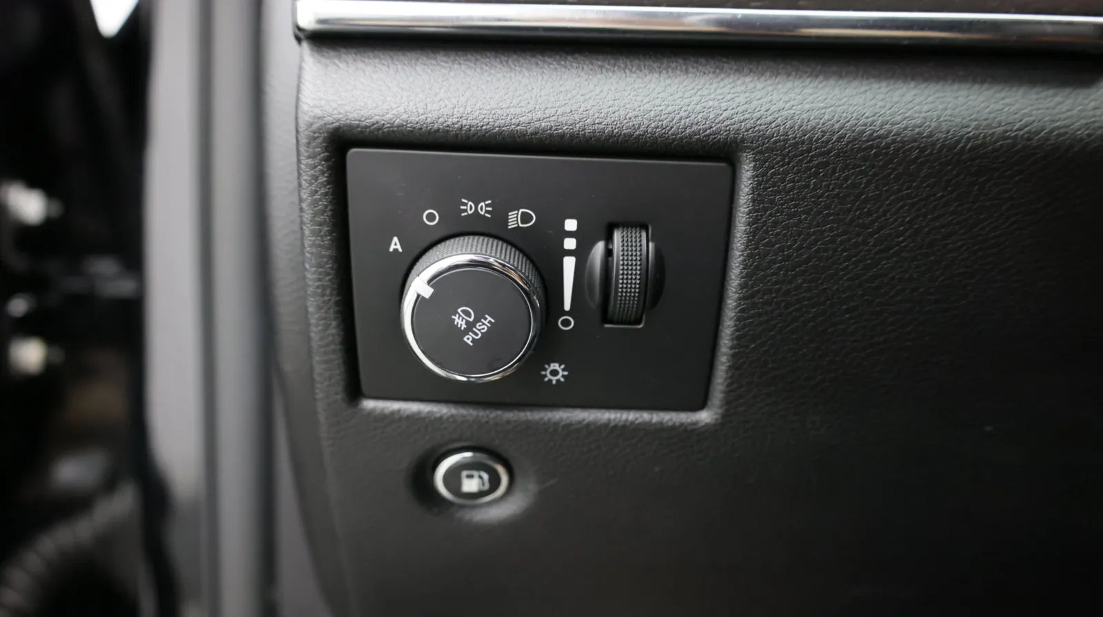 Jeep Grand Cherokee photo 17